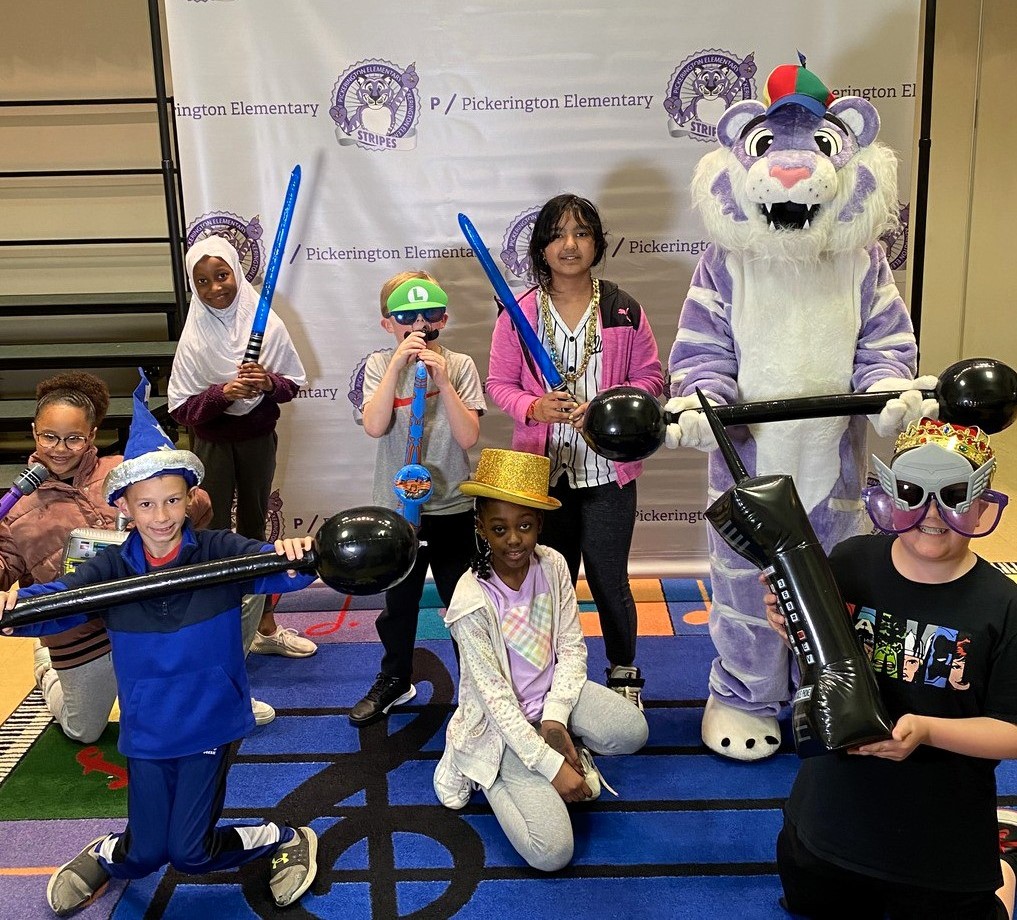 Pickerington Elementary students in costumes